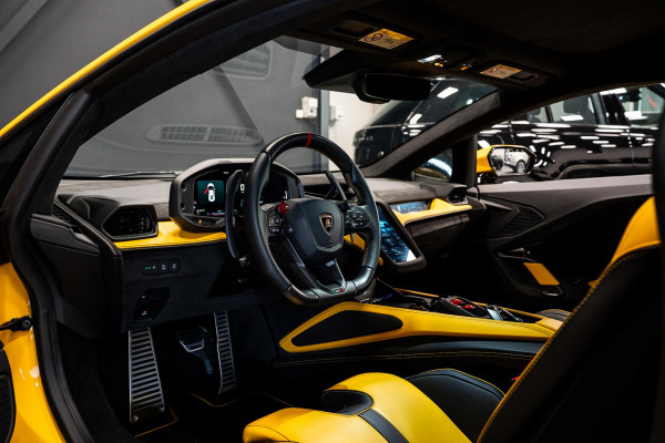 Lamborghini Temerario 4.0 V8 *Giallo Auge / Lift-systeem / Keramisch / Sonus Faber / Passagiersdisplay / Surround-view*