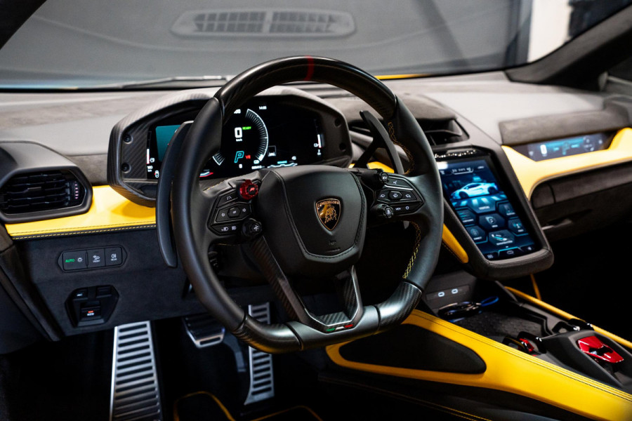 Lamborghini Temerario 4.0 V8 *Giallo Auge / Lift-systeem / Keramisch / Sonus Faber / Passagiersdisplay / Surround-view*