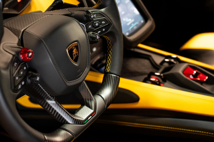 Lamborghini Temerario 4.0 V8 *Giallo Auge / Lift-systeem / Keramisch / Sonus Faber / Passagiersdisplay / Surround-view*