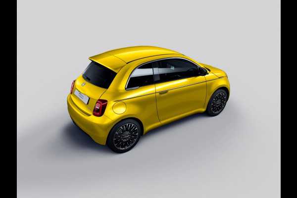 Fiat 500E La Prima 42 kWh | Uit voorraad leverbaar | Panoramadak | Adapt. Cruise | Pack Top Plus | Camera | Leder | Apple Carplay