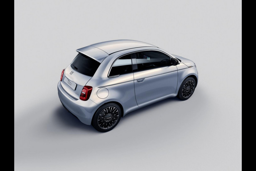 Fiat 500E La Prima 42 kWh | Uit voorraad leverbaar | Panoramadak | Adapt. Cruise | Pack Top Plus | Camera | Leder | Apple Carplay