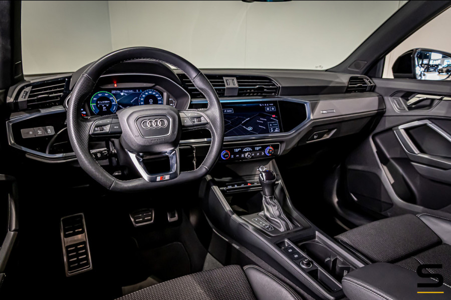 Audi Q3 45 TFSI e S edition|S-Line|1eig|Trekhaak|Cam|CarPlay