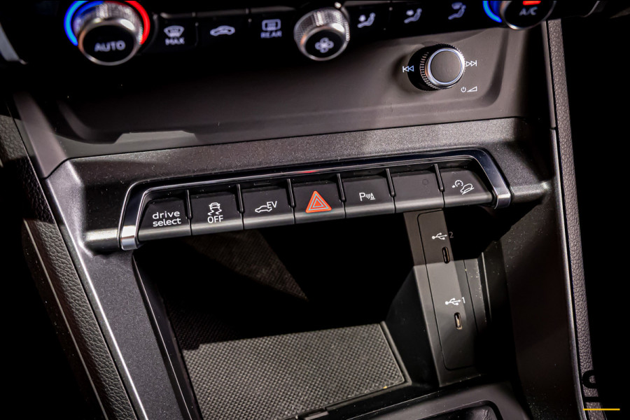 Audi Q3 45 TFSI e S edition|S-Line|1eig|Trekhaak|Cam|CarPlay