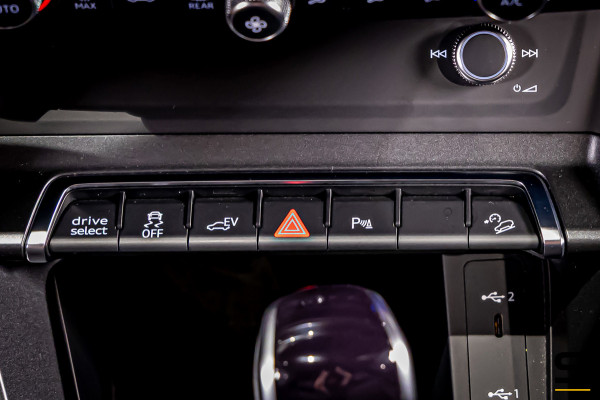 Audi Q3 45 TFSI e S edition|S-Line|1eig|Trekhaak|Cam|CarPlay
