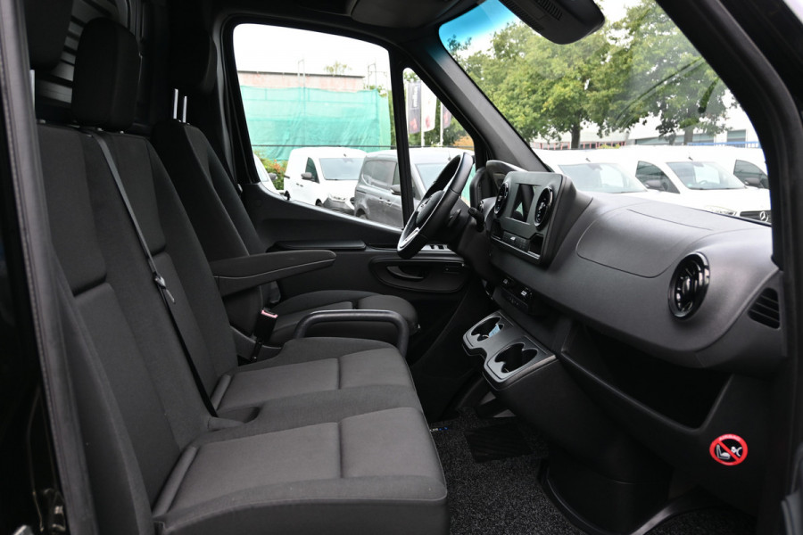 Mercedes-Benz Sprinter 317 CDI L3H2 RWD 3500 kg Trekhaak, LED, MBUX met camera en Parkeerpakket