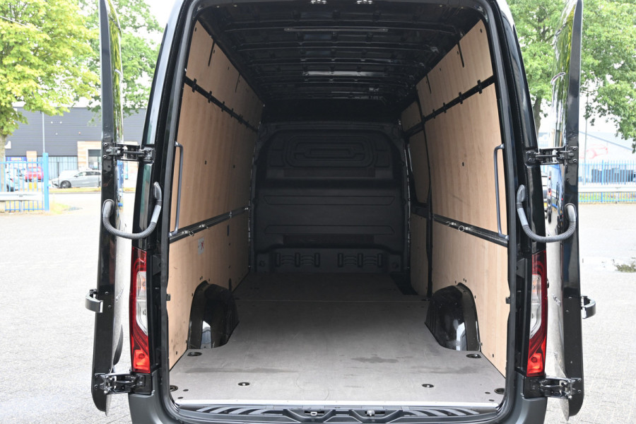 Mercedes-Benz Sprinter 317 CDI L3H2 RWD 3500 kg Trekhaak, LED, MBUX met camera en Parkeerpakket