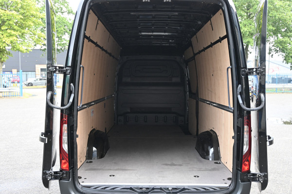 Mercedes-Benz Sprinter 317 CDI L3H2 RWD 3500 kg Trekhaak, LED, MBUX met camera en Parkeerpakket