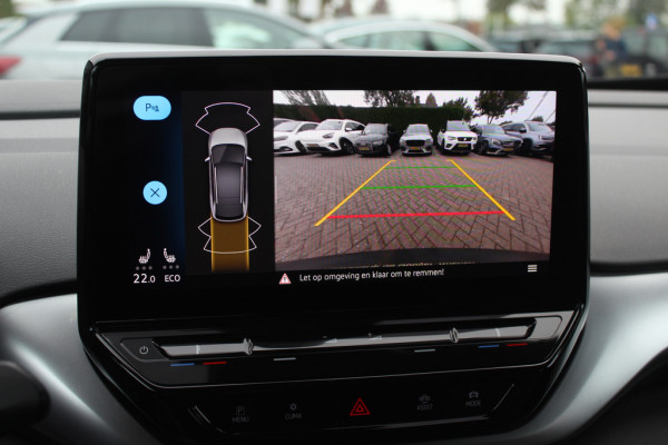 Volkswagen ID.4 Life 77 kWh / SOH 93,9% / Trekhaak / Camera / Apple CarPlay / DAB / 20'' / LED / Alcantara / Stoelverwarming / ACC