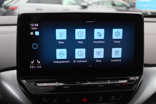 Volkswagen ID.4 Life 77 kWh / SOH 93,9% / Trekhaak / Camera / Apple CarPlay / DAB / 20'' / LED / Alcantara / Stoelverwarming / ACC