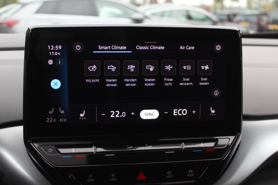 Volkswagen ID.4 Life 77 kWh / SOH 93,9% / Trekhaak / Camera / Apple CarPlay / DAB / 20'' / LED / Alcantara / Stoelverwarming / ACC
