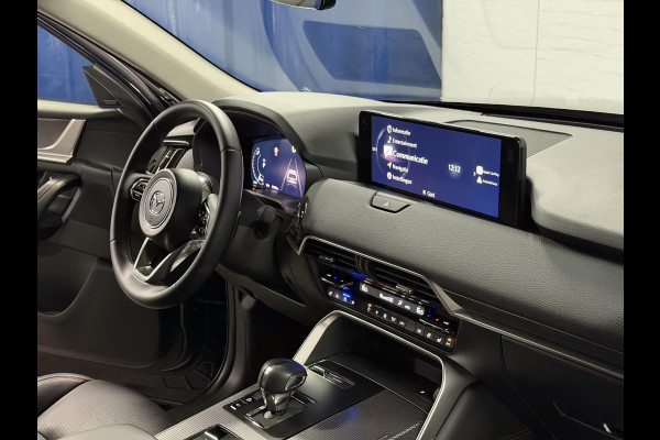 Mazda CX-60 2.5 e-SkyActiv PHEV Homura Trekhaak | Adapt. cruise | Stoelventilatie | 360 camera | Head-up | Stuur-/Stoelverwarming | Bose | Dodehoek | Achterbank verwarmd