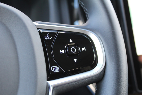 Volvo XC60 2.0 T8 Plug-in hybrid AWD Plus Dark | Facelift | Panoramadak | Massage | Bowers & Wilkins | Luchtvering