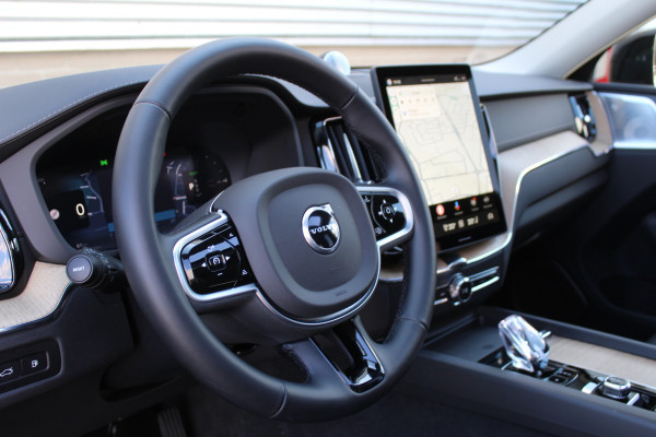 Volvo XC60 2.0 T8 Plug-in hybrid AWD Plus Dark | Facelift | Panoramadak | Massage | Bowers & Wilkins | Luchtvering