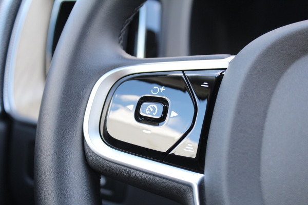 Volvo XC60 2.0 T8 Plug-in hybrid AWD Plus Dark | Facelift | Panoramadak | Massage | Bowers & Wilkins | Luchtvering