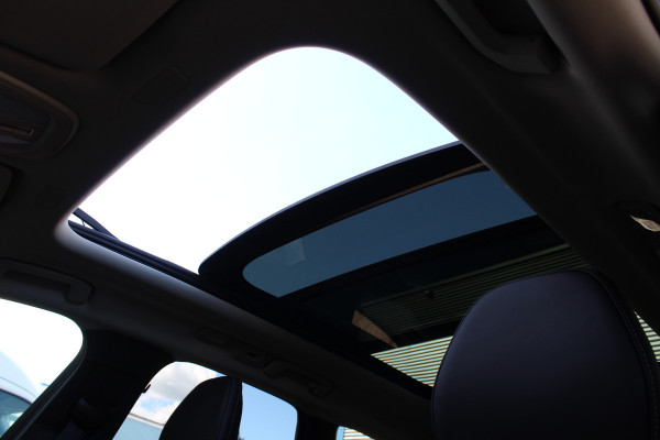 Volvo XC60 2.0 T8 Plug-in hybrid AWD Plus Dark | Facelift | Panoramadak | Massage | Bowers & Wilkins | Luchtvering
