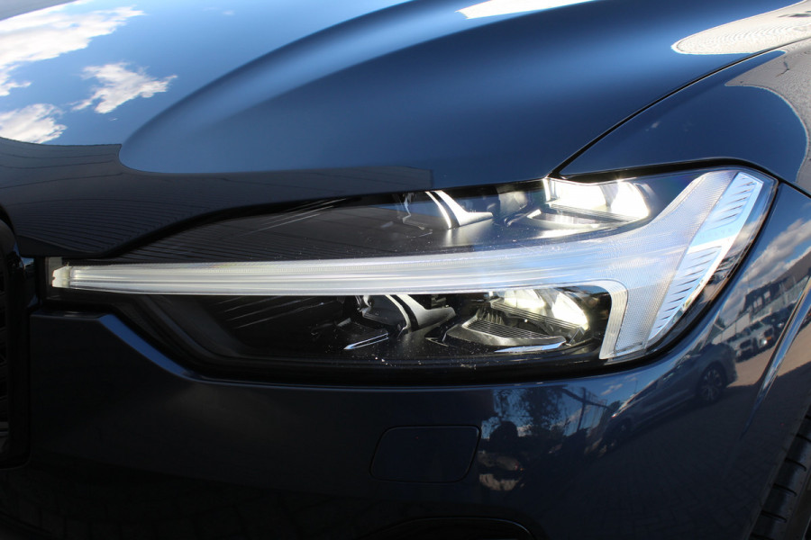 Volvo XC60 2.0 T8 Plug-in hybrid AWD Plus Dark | Facelift | Panoramadak | Massage | Bowers & Wilkins | Luchtvering