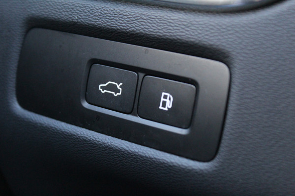Volvo XC60 2.0 T8 Plug-in hybrid AWD Plus Dark | Facelift | Panoramadak | Massage | Bowers & Wilkins | Luchtvering