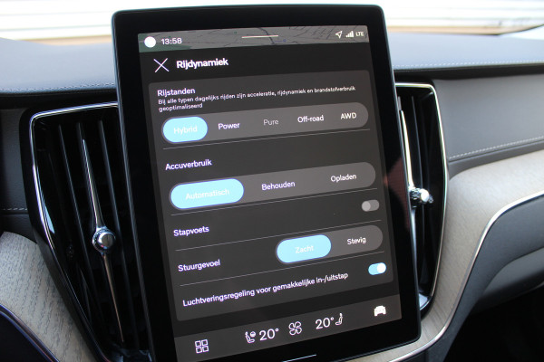 Volvo XC60 2.0 T8 Plug-in hybrid AWD Plus Dark | Facelift | Panoramadak | Massage | Bowers & Wilkins | Luchtvering