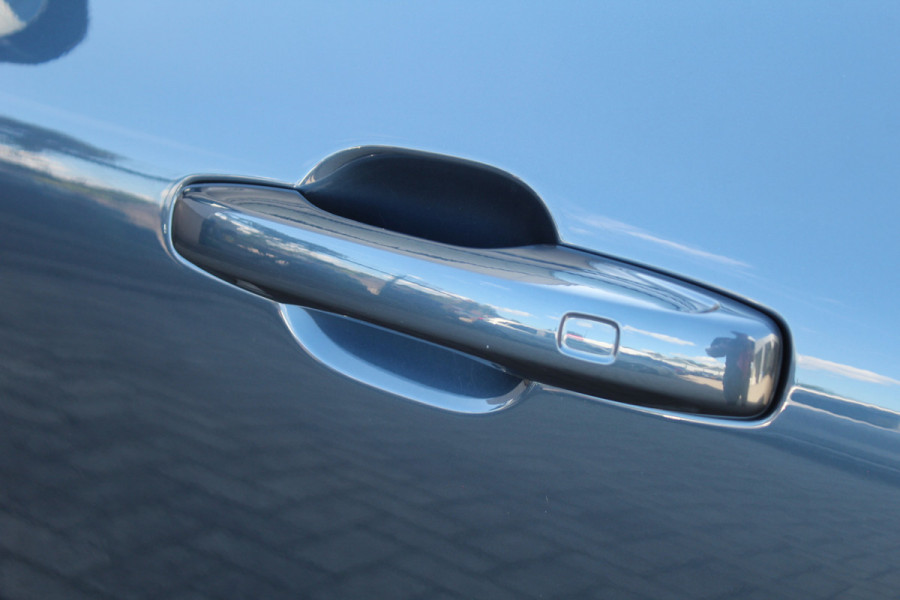Volvo XC60 2.0 T8 Plug-in hybrid AWD Plus Dark | Facelift | Panoramadak | Massage | Bowers & Wilkins | Luchtvering