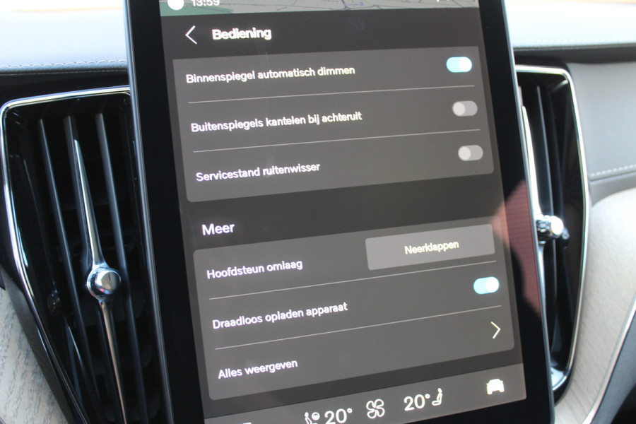 Volvo XC60 2.0 T8 Plug-in hybrid AWD Plus Dark | Facelift | Panoramadak | Massage | Bowers & Wilkins | Luchtvering