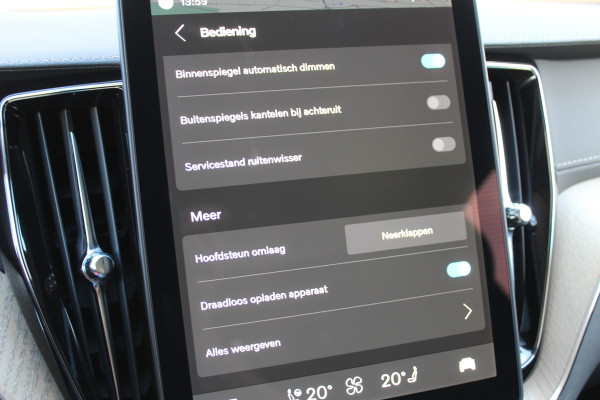 Volvo XC60 2.0 T8 Plug-in hybrid AWD Plus Dark | Facelift | Panoramadak | Massage | Bowers & Wilkins | Luchtvering