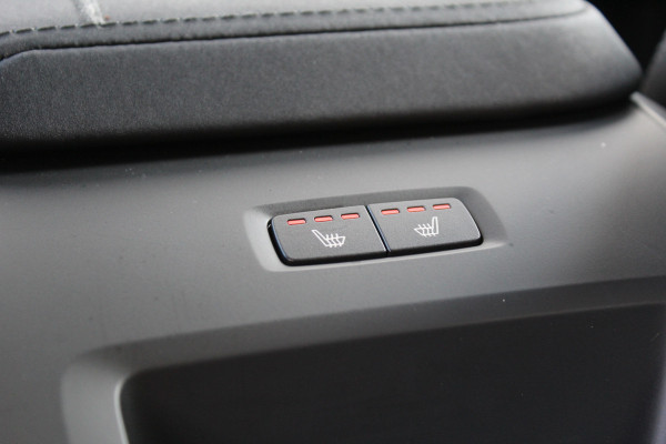 Volvo XC60 2.0 T8 Plug-in hybrid AWD Plus Dark | Facelift | Panoramadak | Massage | Bowers & Wilkins | Luchtvering
