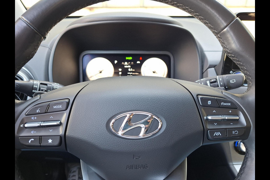 Hyundai Kona EV Comfort Smart 64 kWh | SOH: 97,3% | 3 Fase | Warmtepomp | Climate | Stoel-verwarming | Camera | CC |