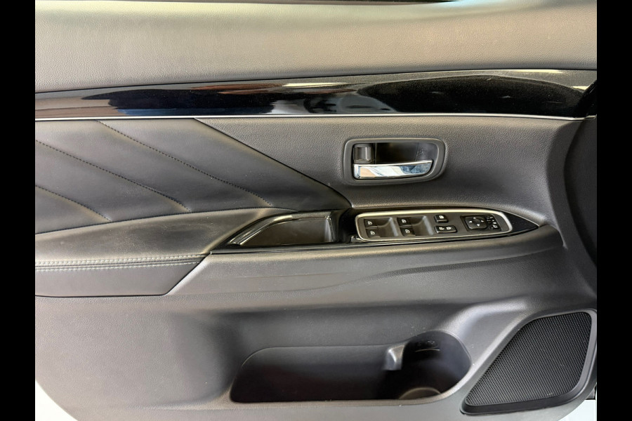 Mitsubishi Outlander 2.4 PHEV AUT. PLUG-IN CAMERA NAVIGATIE STOELVERWARMING PDC KEYLESS-GO CRUISE