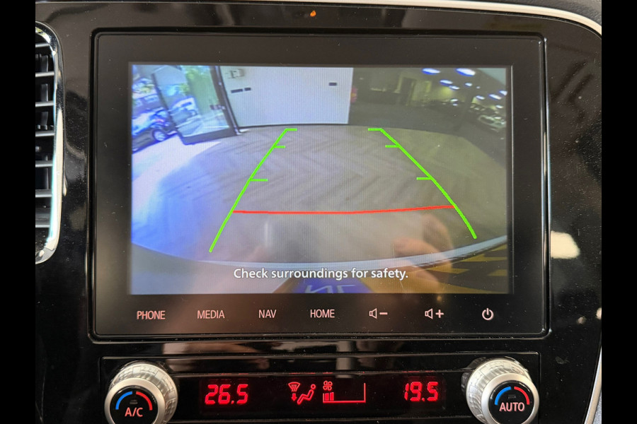 Mitsubishi Outlander 2.4 PHEV AUT. PLUG-IN CAMERA NAVIGATIE STOELVERWARMING PDC KEYLESS-GO CRUISE