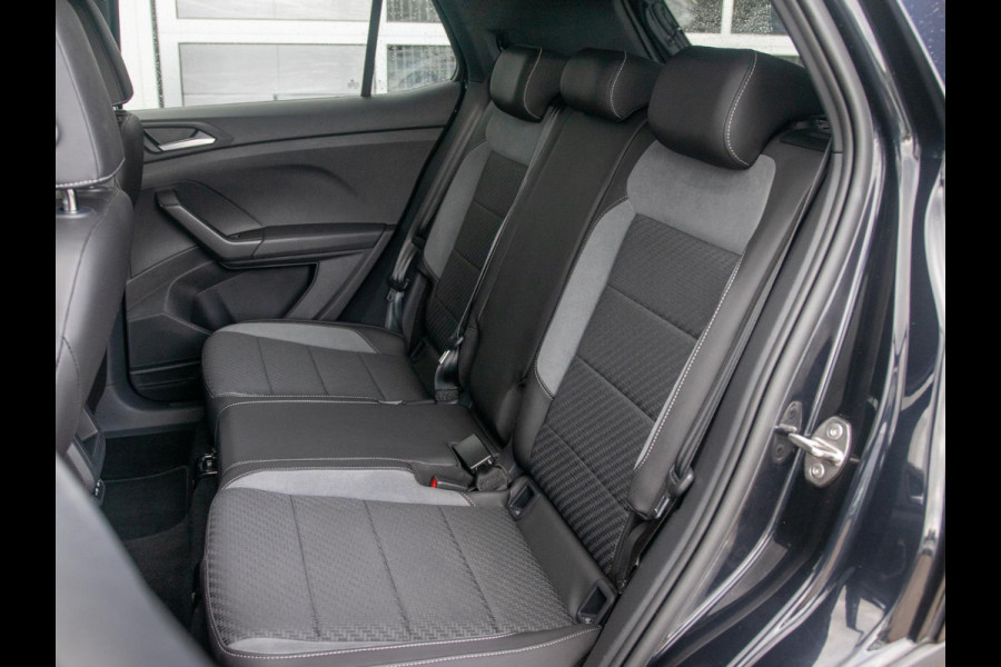 Volkswagen T-Cross 1.0 TSI R-Line l Automaat l R-Line l Achteruitrijcamera l Apple Car Play / Android auto l 18 Inch l Trekhaak