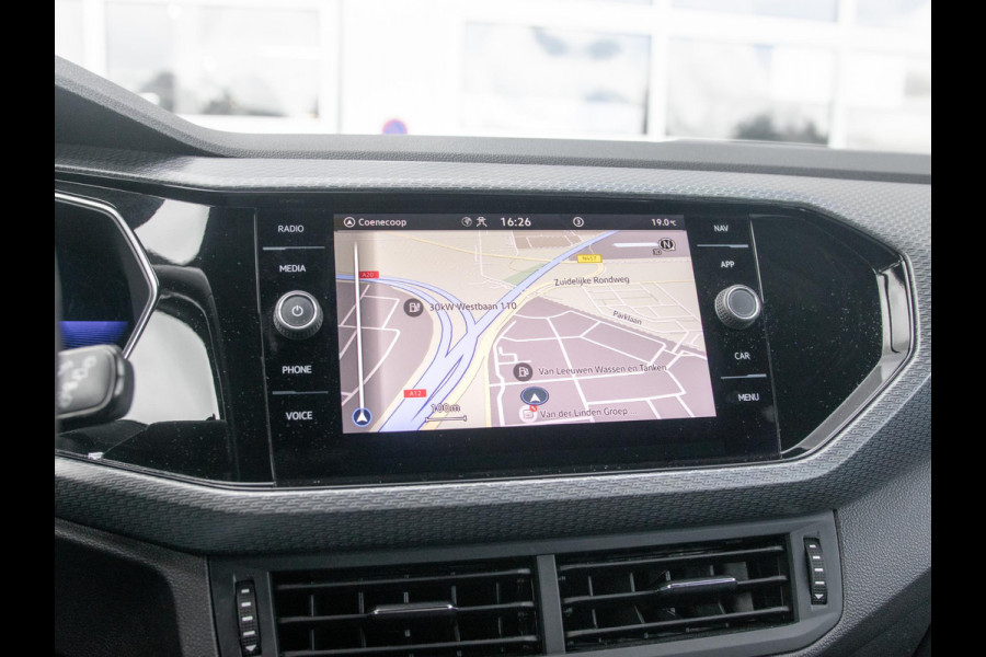 Volkswagen T-Cross 1.0 TSI R-Line l Automaat l R-Line l Achteruitrijcamera l Apple Car Play / Android auto l 18 Inch l Trekhaak