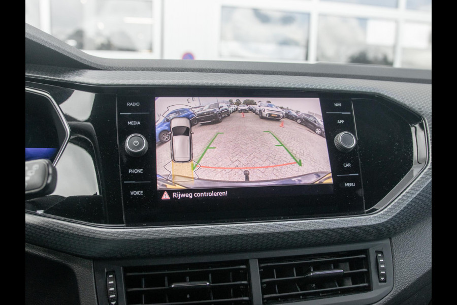 Volkswagen T-Cross 1.0 TSI R-Line l Automaat l R-Line l Achteruitrijcamera l Apple Car Play / Android auto l 18 Inch l Trekhaak