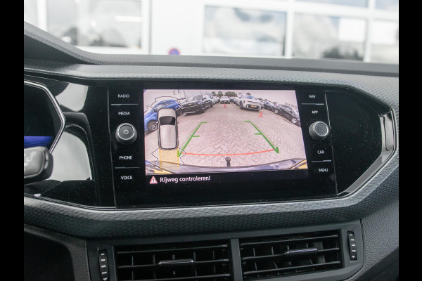 Volkswagen T-Cross 1.0 TSI R-Line l Automaat l R-Line l Achteruitrijcamera l Apple Car Play / Android auto l 18 Inch l Trekhaak