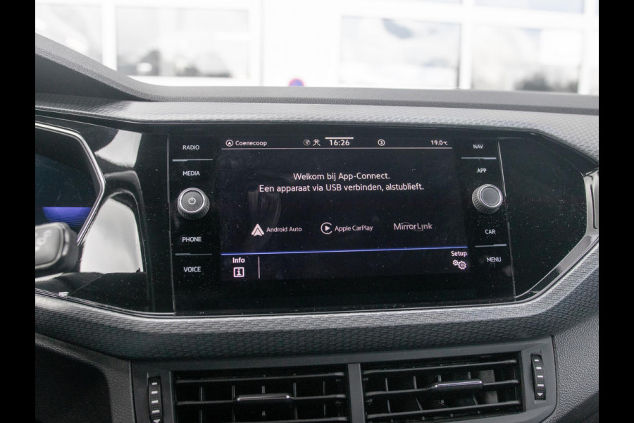 Volkswagen T-Cross 1.0 TSI R-Line l Automaat l R-Line l Achteruitrijcamera l Apple Car Play / Android auto l 18 Inch l Trekhaak