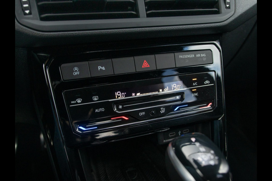 Volkswagen T-Cross 1.0 TSI R-Line l Automaat l R-Line l Achteruitrijcamera l Apple Car Play / Android auto l 18 Inch l Trekhaak