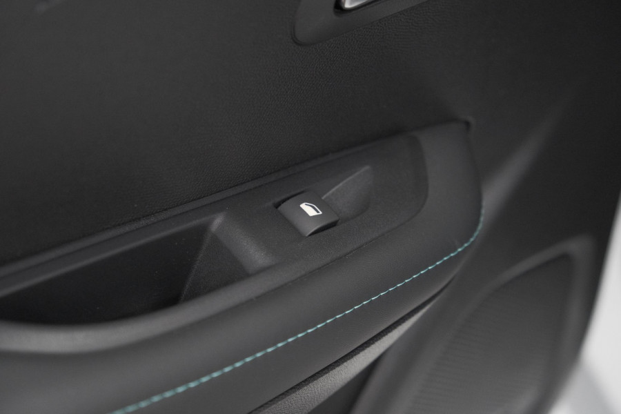 Peugeot 208 PureTech 75 Allure | Camera | Apple Carplay | Parkeersensoren | Climate Control
