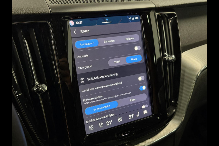 Volvo XC60 2.0 T8 Plug-in hybrid AWD Plus Dark Open dak | Adapt. cruise | Harman/Kardon | 360 camera | Stuur-/Stoelverwarming | Achterbank verwarmd