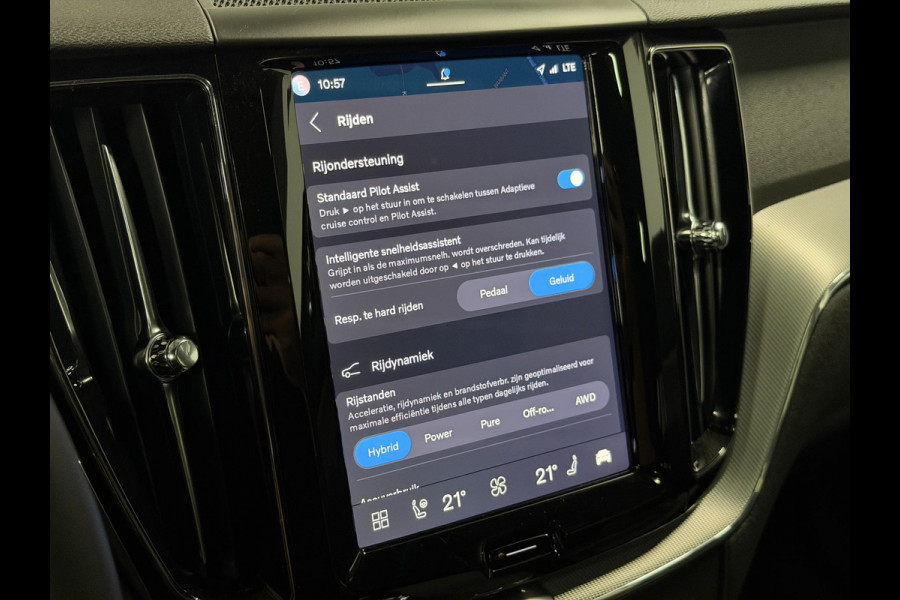 Volvo XC60 2.0 T8 Plug-in hybrid AWD Plus Dark Open dak | Adapt. cruise | Harman/Kardon | 360 camera | Stuur-/Stoelverwarming | Achterbank verwarmd