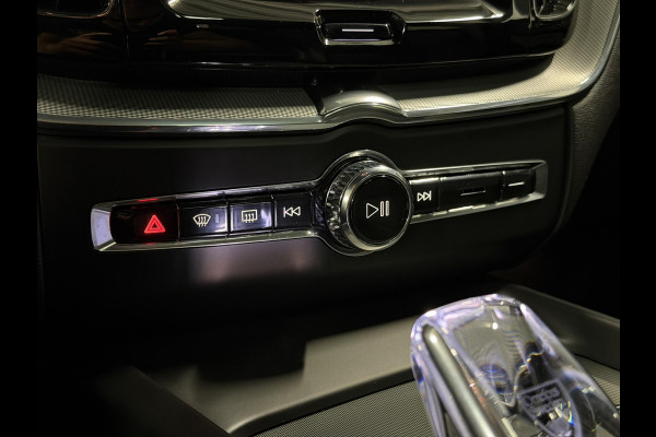 Volvo XC60 2.0 T8 Plug-in hybrid AWD Plus Dark Open dak | Adapt. cruise | Harman/Kardon | 360 camera | Stuur-/Stoelverwarming | Achterbank verwarmd