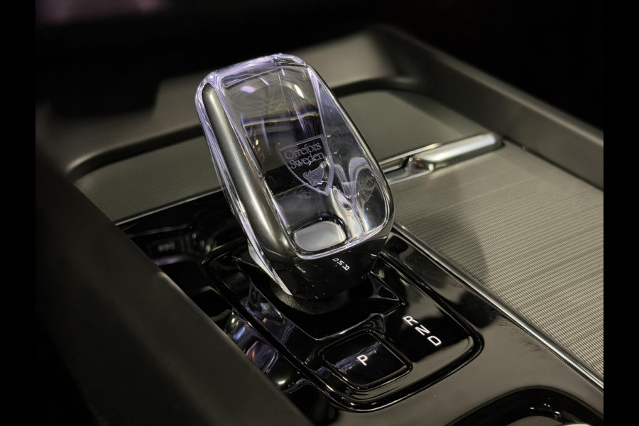 Volvo XC60 2.0 T8 Plug-in hybrid AWD Plus Dark Open dak | Adapt. cruise | Harman/Kardon | 360 camera | Stuur-/Stoelverwarming | Achterbank verwarmd