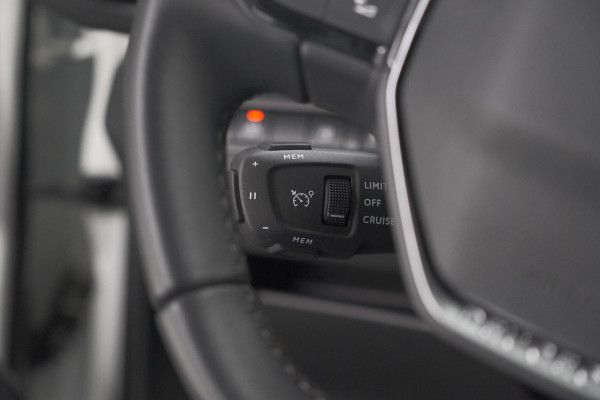Peugeot 3008 1.6 Plug-in HYbrid 225 Allure | Camera | Dodehoekdetectie | Navigatie | Apple Carplay