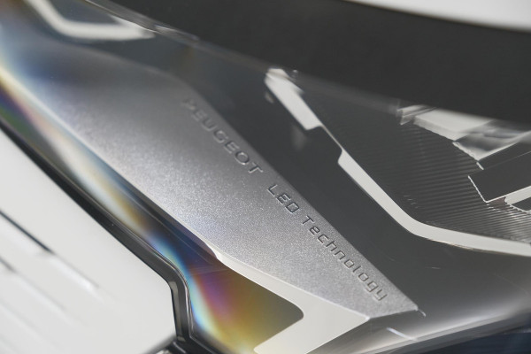 Peugeot 3008 1.6 Plug-in HYbrid 225 Allure | Camera | Dodehoekdetectie | Navigatie | Apple Carplay