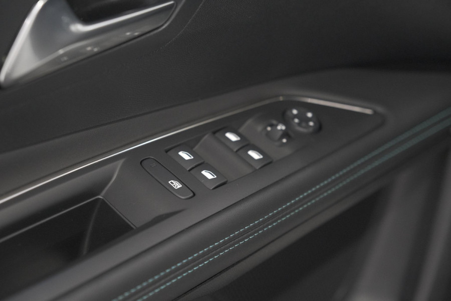 Peugeot 3008 1.6 Plug-in HYbrid 225 Allure | Camera | Dodehoekdetectie | Navigatie | Apple Carplay