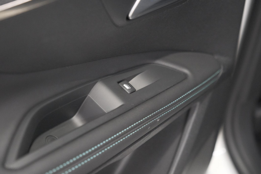 Peugeot 3008 1.6 Plug-in HYbrid 225 Allure | Camera | Dodehoekdetectie | Navigatie | Apple Carplay