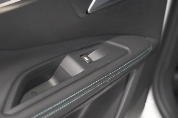 Peugeot 3008 1.6 Plug-in HYbrid 225 Allure | Camera | Dodehoekdetectie | Navigatie | Apple Carplay