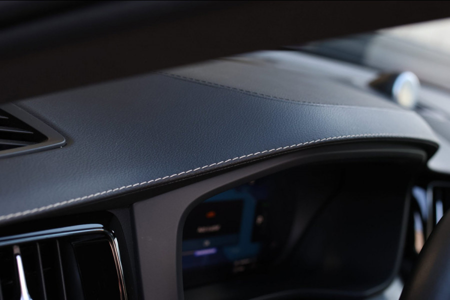 Volvo XC60 2.0 T8 Plug-in hybrid AWD Inscription *B&W*Pano*Massage*