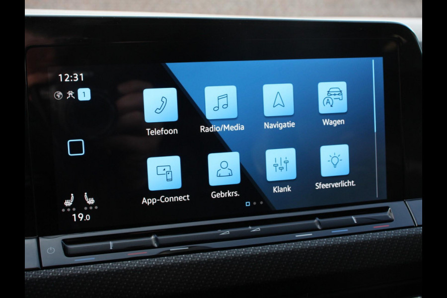 Volkswagen Golf 1.5 eTSI 150pk DSG R-Line Panorama dak Navigatie Apple Carplay/Android Auto Climate Control Camera Dab Extra Getint Glas Adaptieve Cruise Control Virtual Cockpit Lichtmetalen Velgen