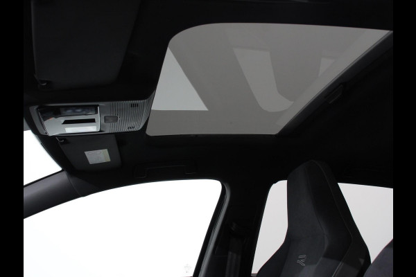 Volkswagen Golf 1.5 eTSI 150pk DSG R-Line Panorama dak Navigatie Apple Carplay/Android Auto Climate Control Camera Dab Extra Getint Glas Adaptieve Cruise Control Virtual Cockpit Lichtmetalen Velgen