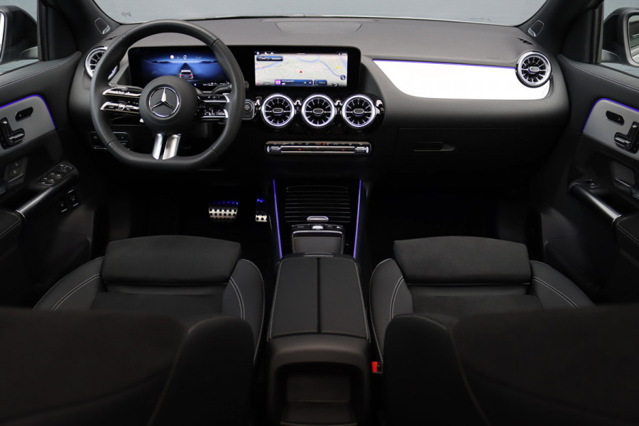 Mercedes-Benz GLA 250 e AMG Line | Panoramadak | Burmester | Distronic | Memory | Trekhaak | Camera | Sfeerverlichting | Dodehoekassistent |