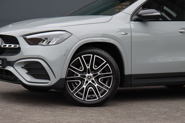 Mercedes-Benz GLA 250 e AMG Line | Panoramadak | Burmester | Distronic | Memory | Trekhaak | Camera | Sfeerverlichting | Dodehoekassistent |